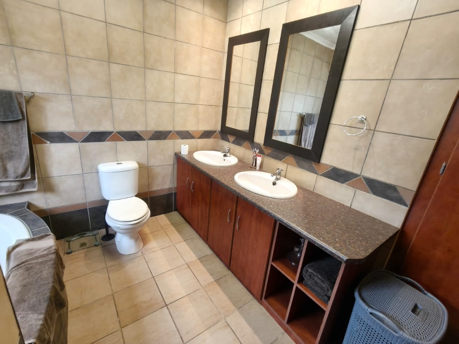 3 Bedroom Property for Sale in Safari Gardens North West